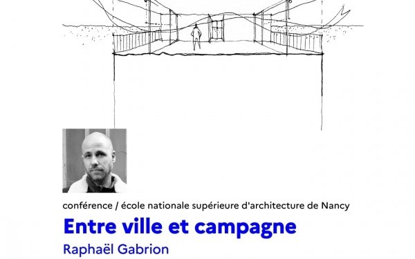 CONFÉRENCE / CE SOIR 18H
𝗘𝗻𝘁𝗿𝗲 𝘃𝗶𝗹𝗹𝗲 𝗲𝘁 𝗰𝗮𝗺𝗽𝗮𝗴𝗻𝗲
Raphaël Gabrion, Architectures Raphaël Gabrion, Paris, Prix de l’Habitat 2024
Conférence dans le cadre du cycle logement.
Toute architecture prend racine dans un territoire, détermine des limites, des portes, pose des franchissements, et crée des intériorités pour s'abriter, se protéger, s'épanouir et s'ouvrir au monde progressivement, avec retenue ou avec force. Pourtant, depuis la fin du XIXe siècle, la production de la ville en milieu périurbain a engendré des lieux sans qualité, au statut ambigu, souvent sans limites affirmées.
Face à ce constat, Raphaël Gabrion défend la nécessité d'une architecture intériorisée tout en étant située. En mettant en intelligence différents lieux, l'architecture se révèle être un art des relations humaines dans un cadre bâti qui s'étend de la chambre jusqu'à l'horizon au travers d'une multitude d'intériorités. Trois réalisations de son agence illustreront la mise en relation spatiale entre la sphère intime et le grand paysage, sur les plans technique et fonctionnel aussi bien que sur l'expressivité des formes.
💡 Actuellement Raphaël Gabrion est l'architecte de la future médiathèque du plateau de Haye à Nancy.
#conferences #architecture #teamarchi #enseignementsuperieur @raphael_gabrion @culture_gouv